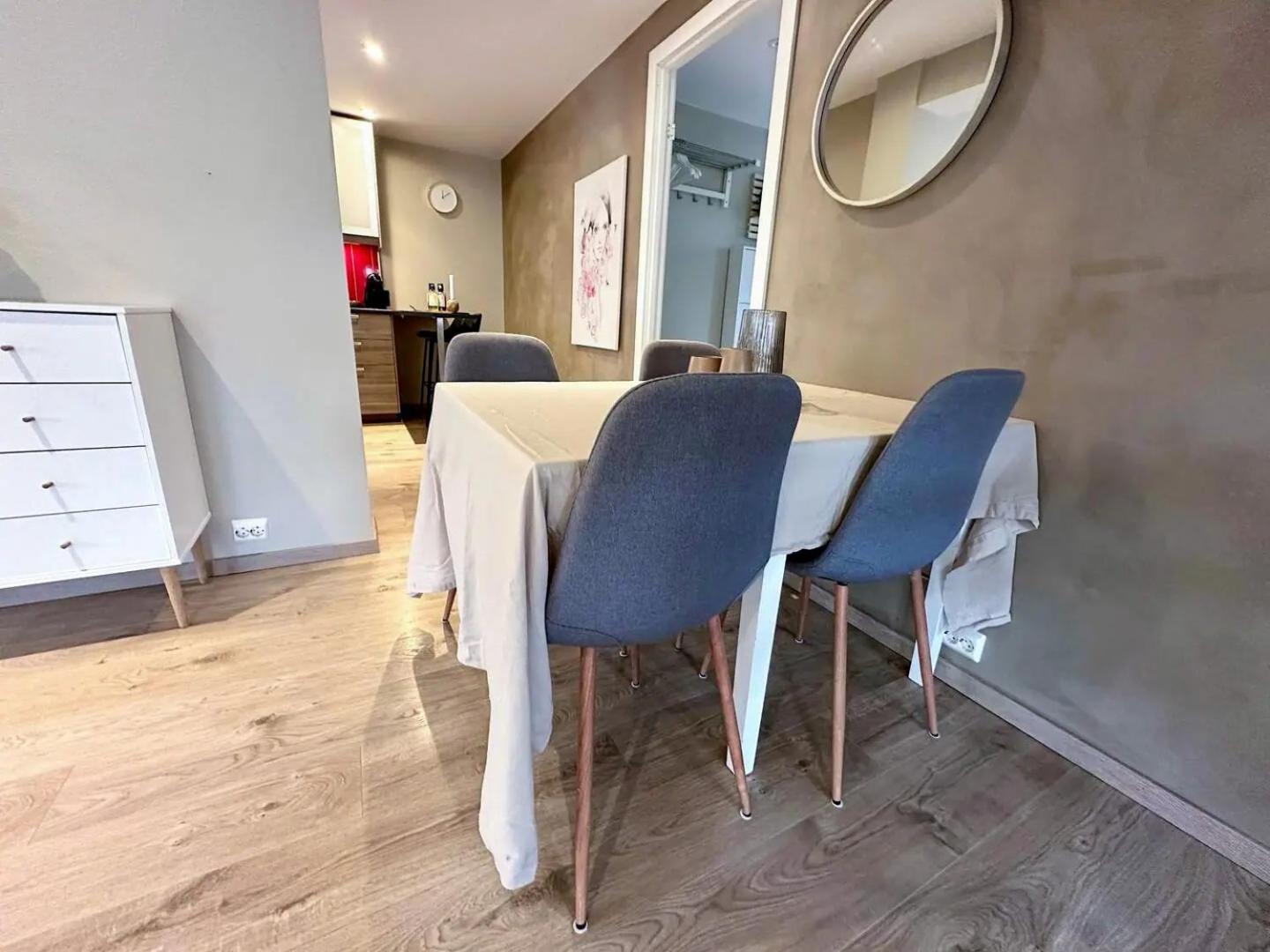 Stylish & Bright Penthouse - Office - 5 Star Location! * Egersund