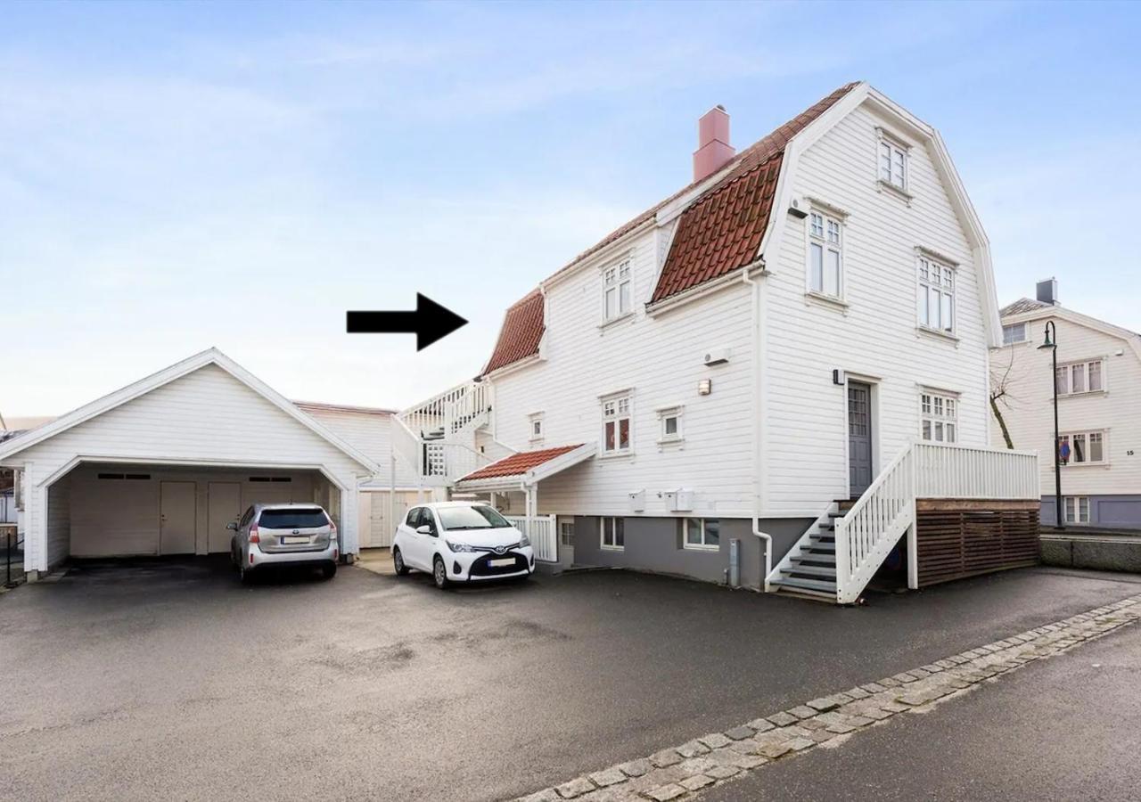 Apartment Stylish & Bright Penthouse - Office - 5 Star Location!