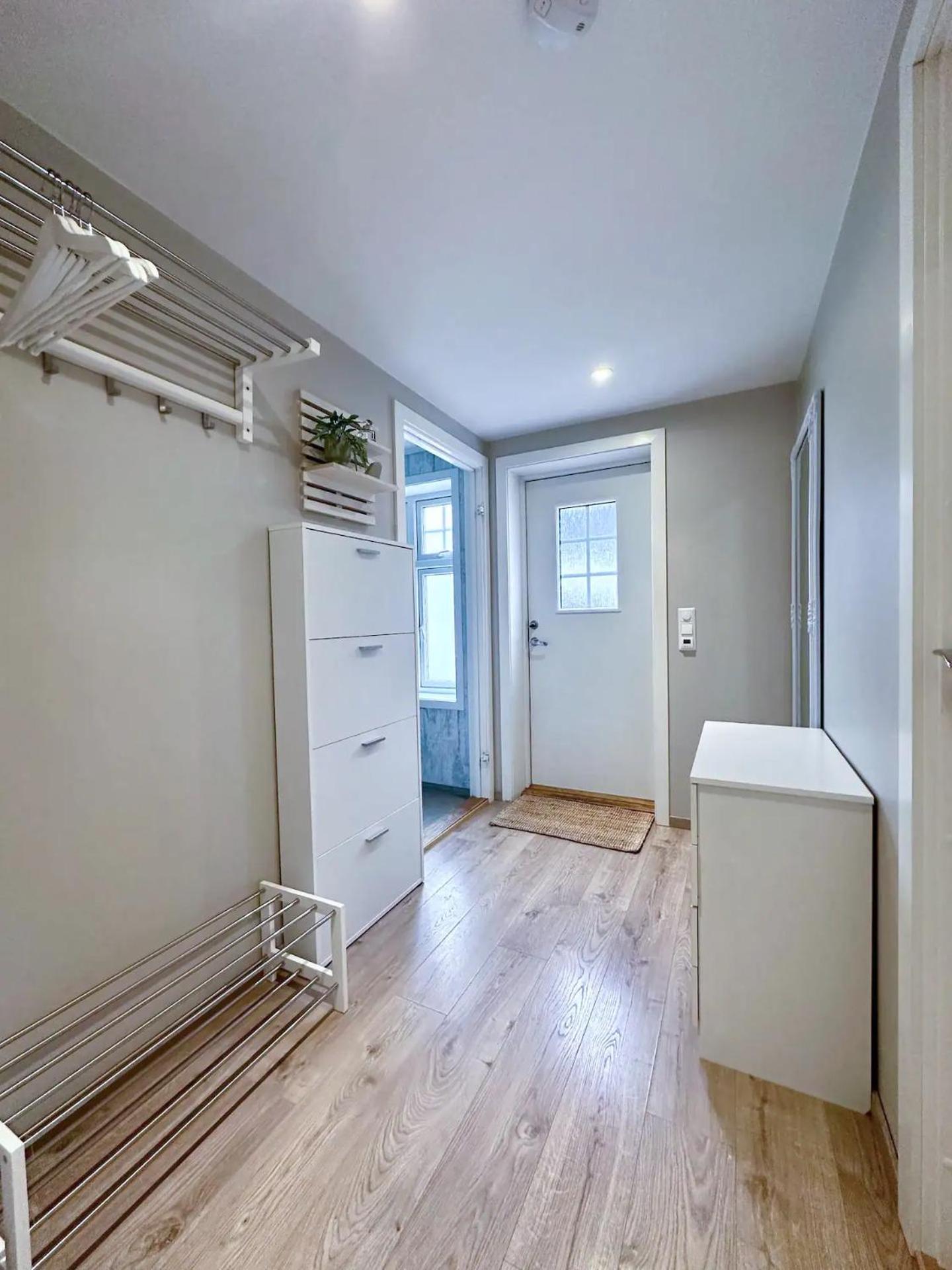 Stylish & Bright Penthouse - Office - 5 Star Location! Apartment *