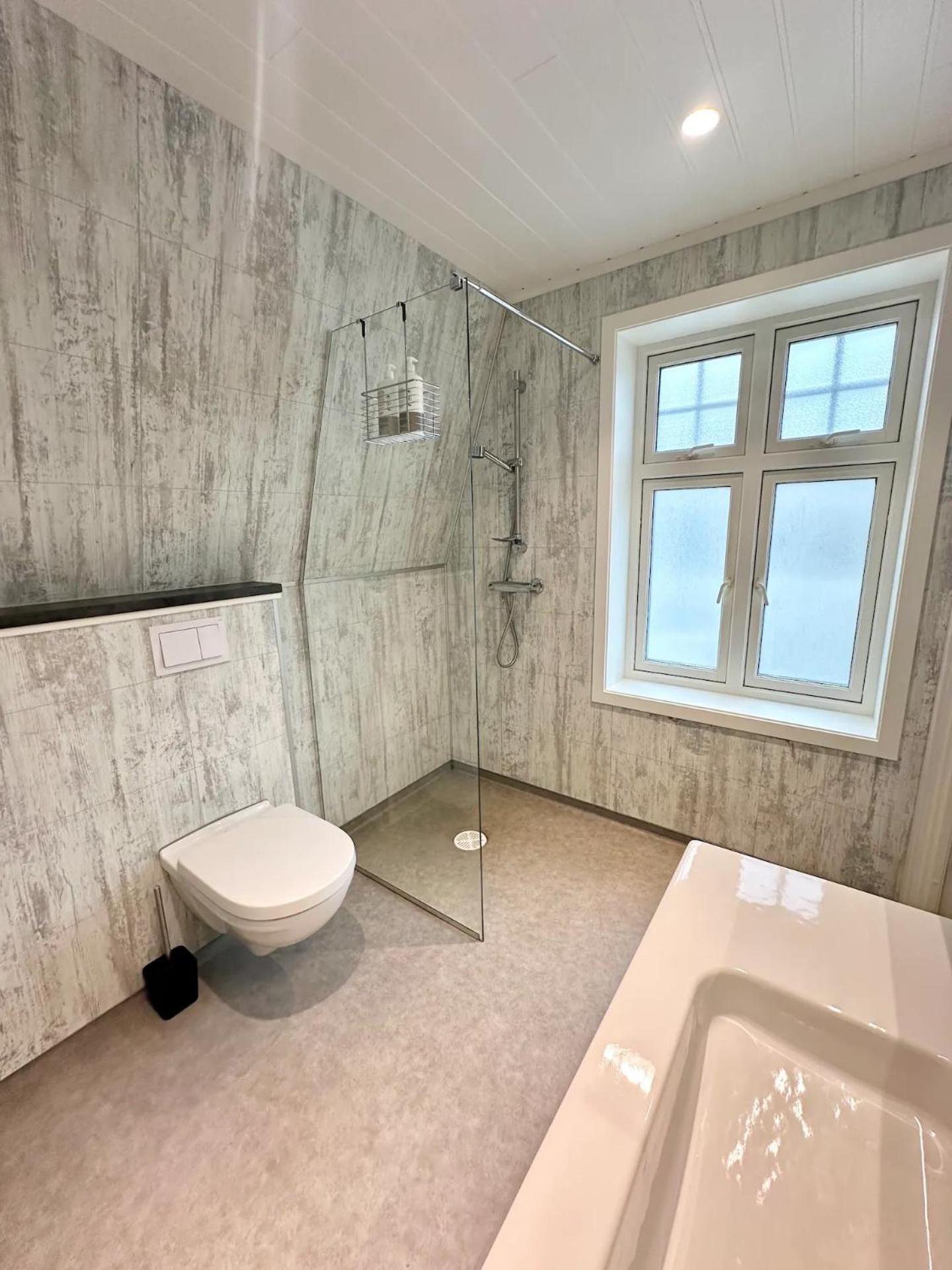 Stylish & Bright Penthouse - Office - 5 Star Location! * Egersund