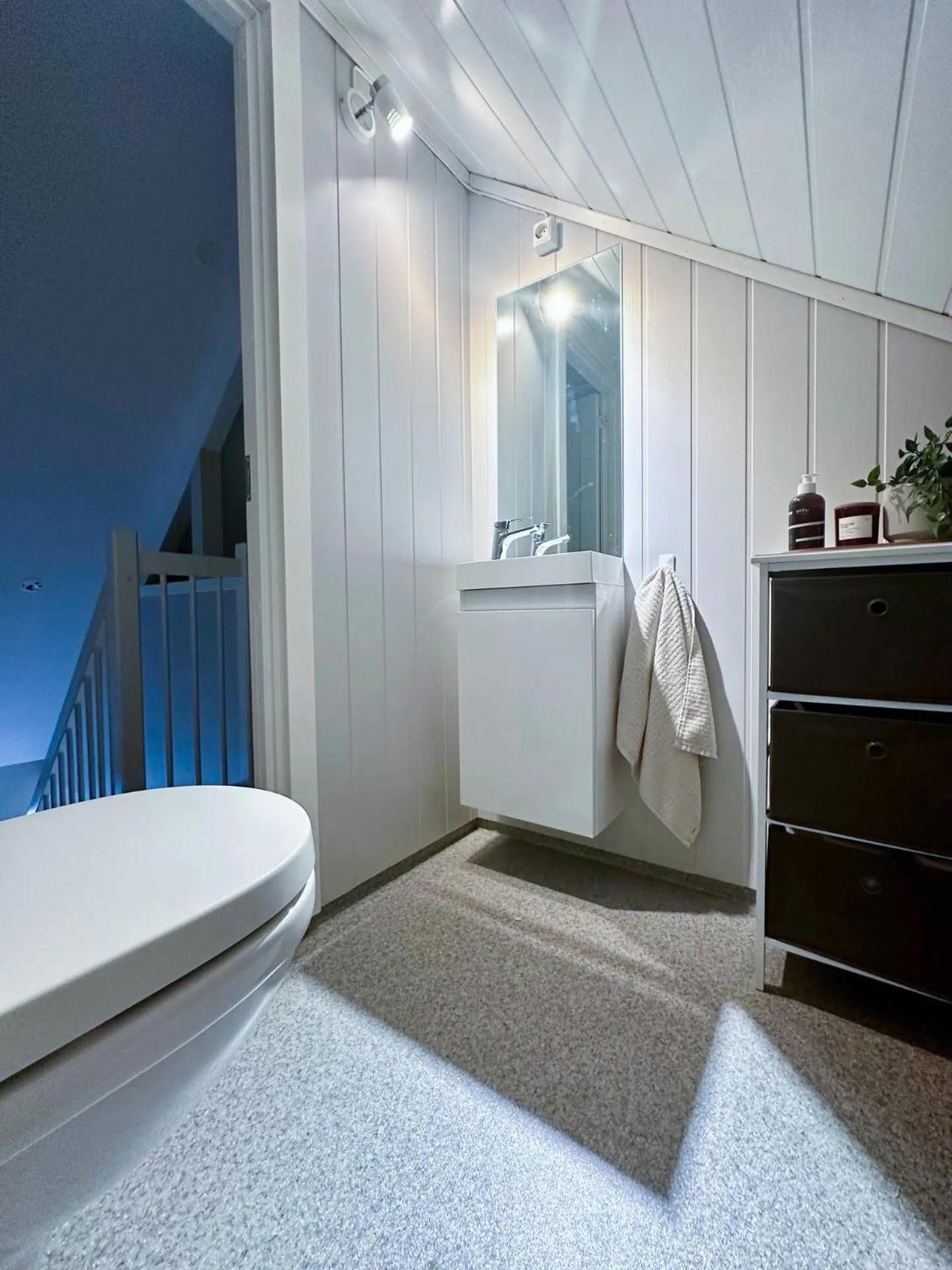 Apartment Stylish & Bright Penthouse - Office - 5 Star Location!