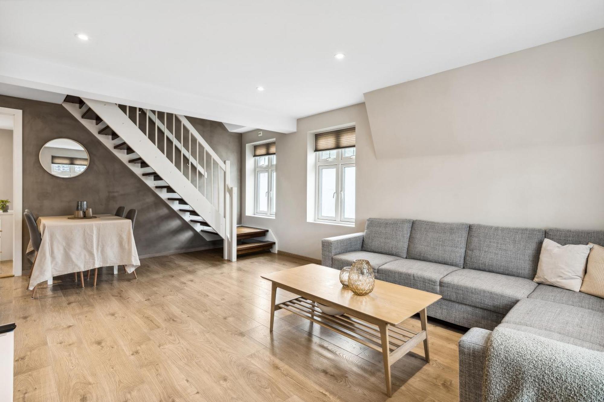 Stylish & Bright Penthouse - Office - 5 Star Location! Egersund