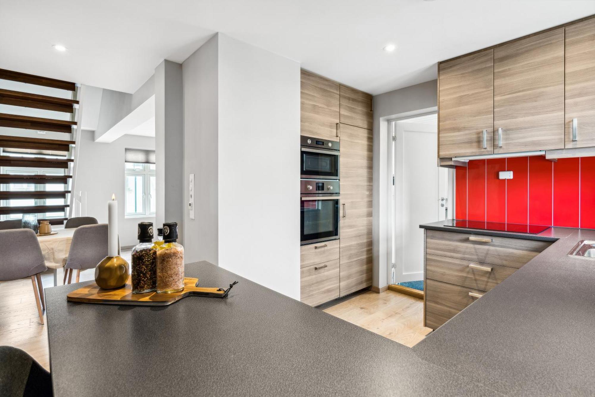 Stylish & Bright Penthouse - Office - 5 Star Location! * Egersund