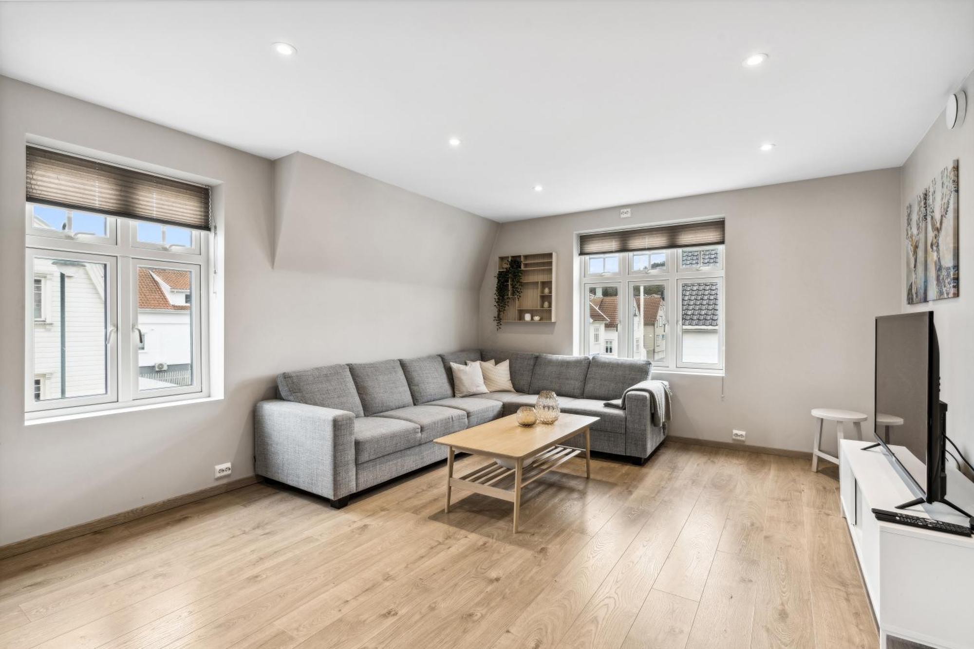 Apartment Stylish & Bright Penthouse - Office - 5 Star Location!