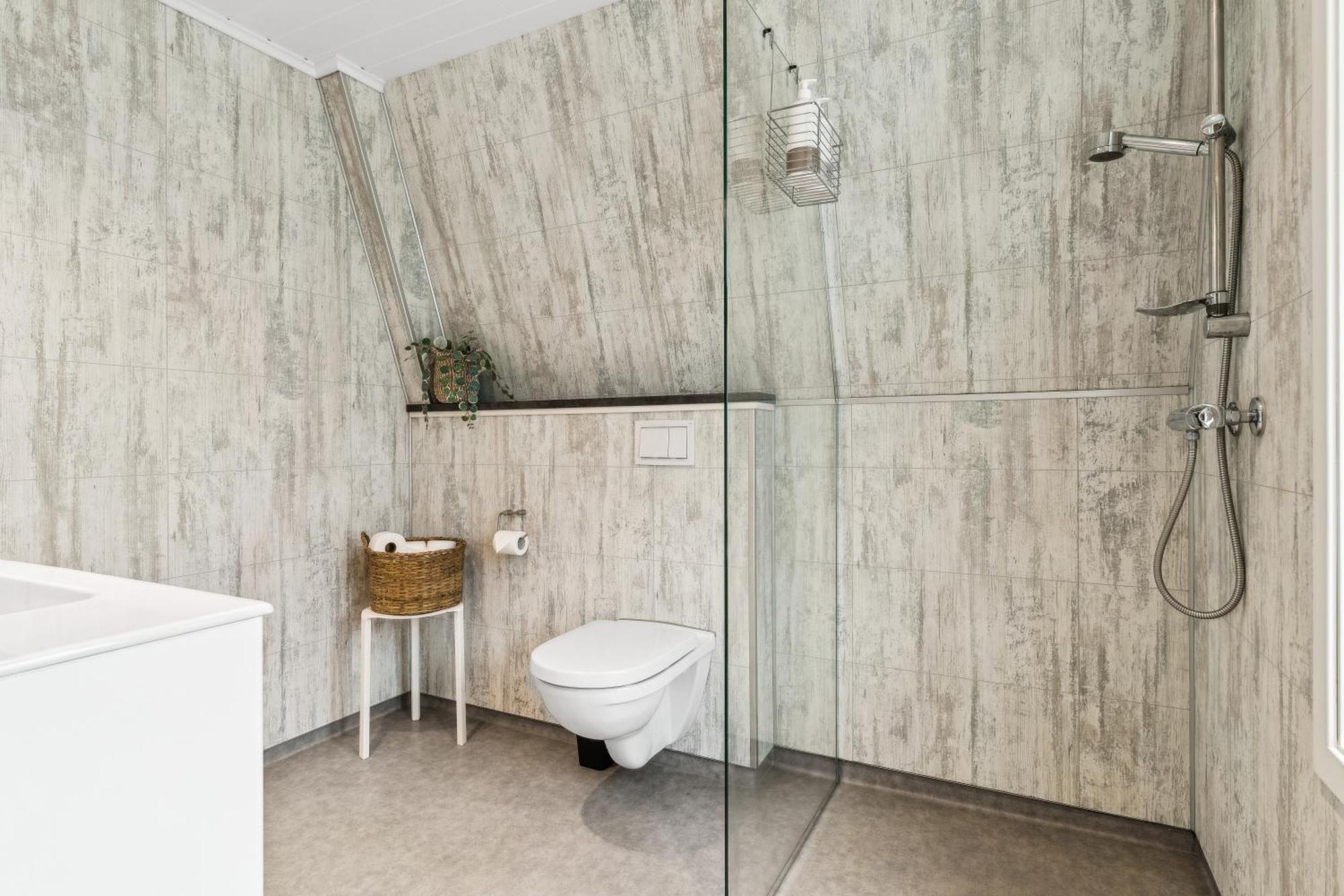 Stylish & Bright Penthouse - Office - 5 Star Location! Apartment *