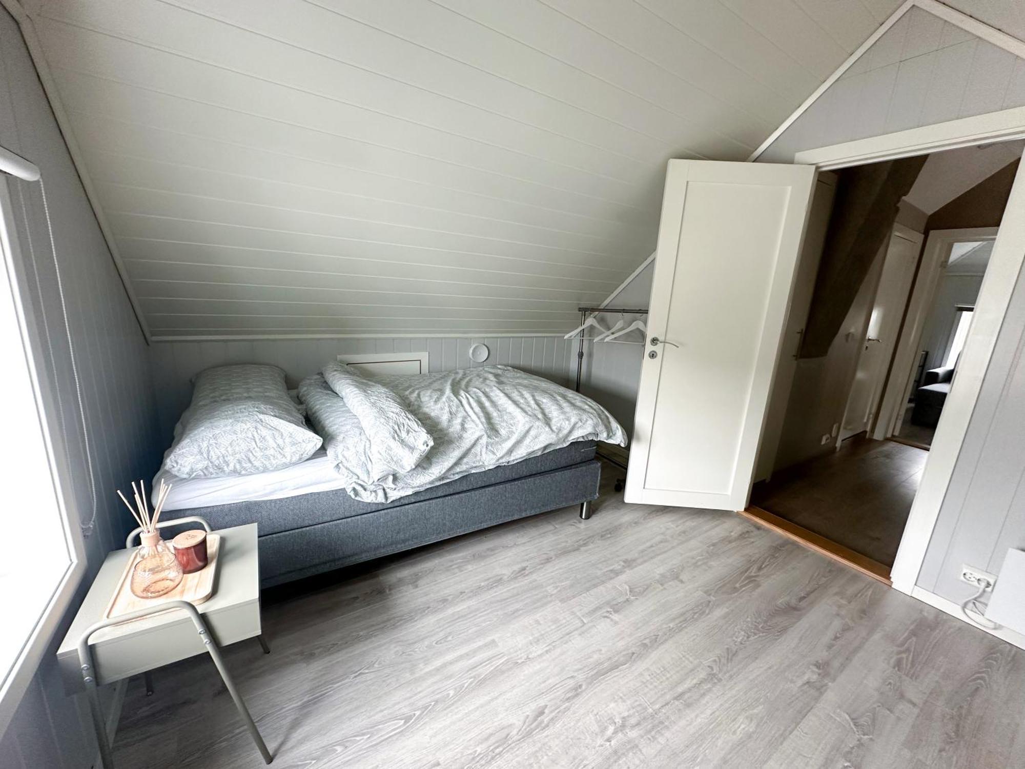 Stylish & Bright Penthouse - Office - 5 Star Location! * Egersund
