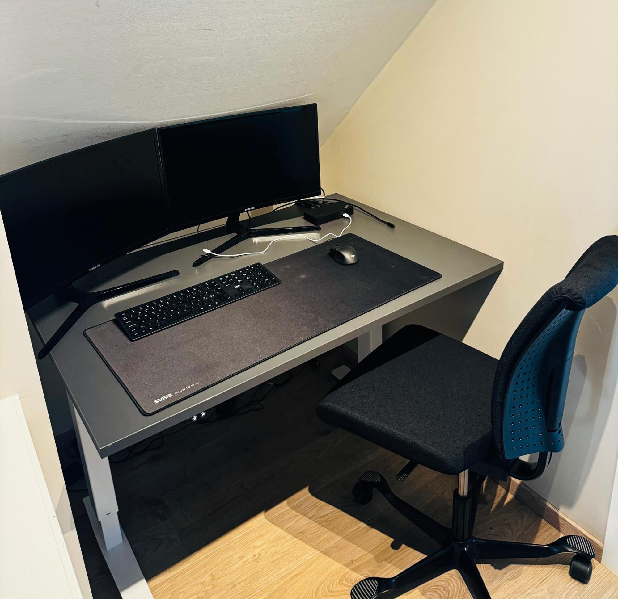 Stylish & Bright Penthouse - Office - 5 Star Location! * Egersund